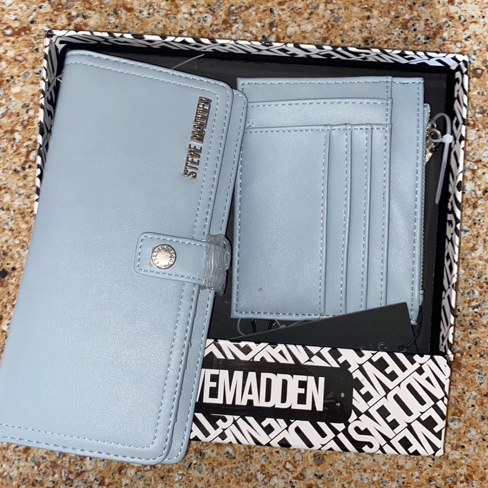 Light blue Steve Madden wallet and card holder